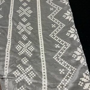 NWT Northeast Outfitters Cozy Gray White snow flake Sherpa Blanket 50x60